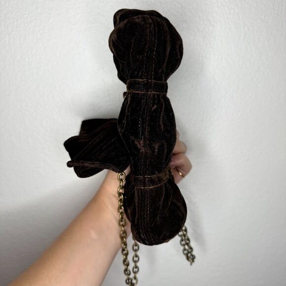 VTG Unlisted Kenneth Cole Kisslock Bow Purse in Brown Ruched Velvet & Brass - Picture 8 of 10